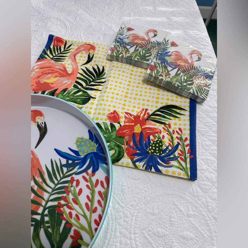 Target Flamingo Entertaining Set – 4 Placemats, 4 Napkins & Acrylic Serving Tray - Picture 4 of 6